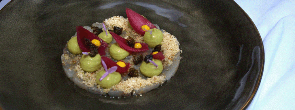 Battuta di gamberi mandorle avocado cipollotto