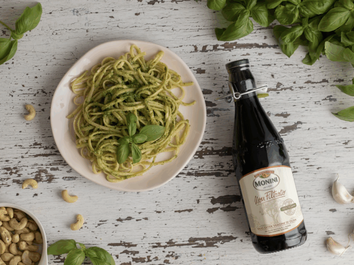 Makaron z domowym pesto