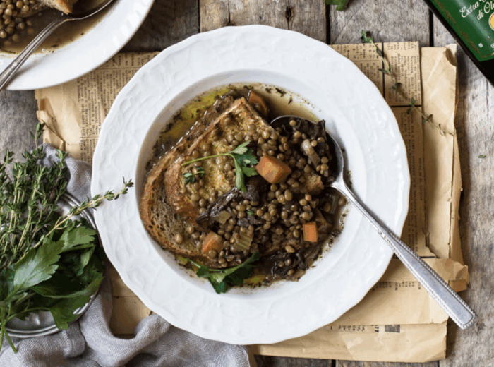 Umbryjska zupa z soczewicy i prawdziwków