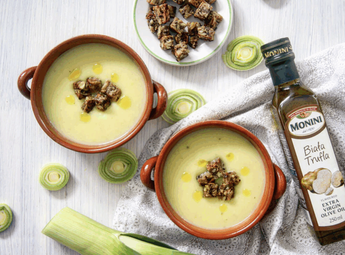 Zupa krem z porów, ziemniaków i dodatkiem trufli