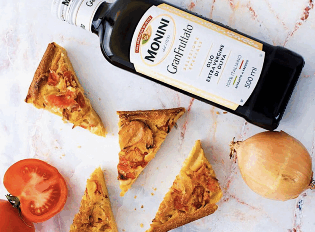 Farinata z pomidorem i cebulą