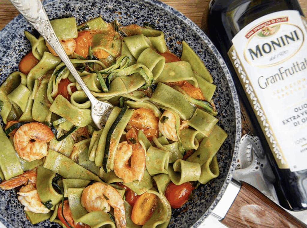 Tagliatelle z krewetkami i cukinią