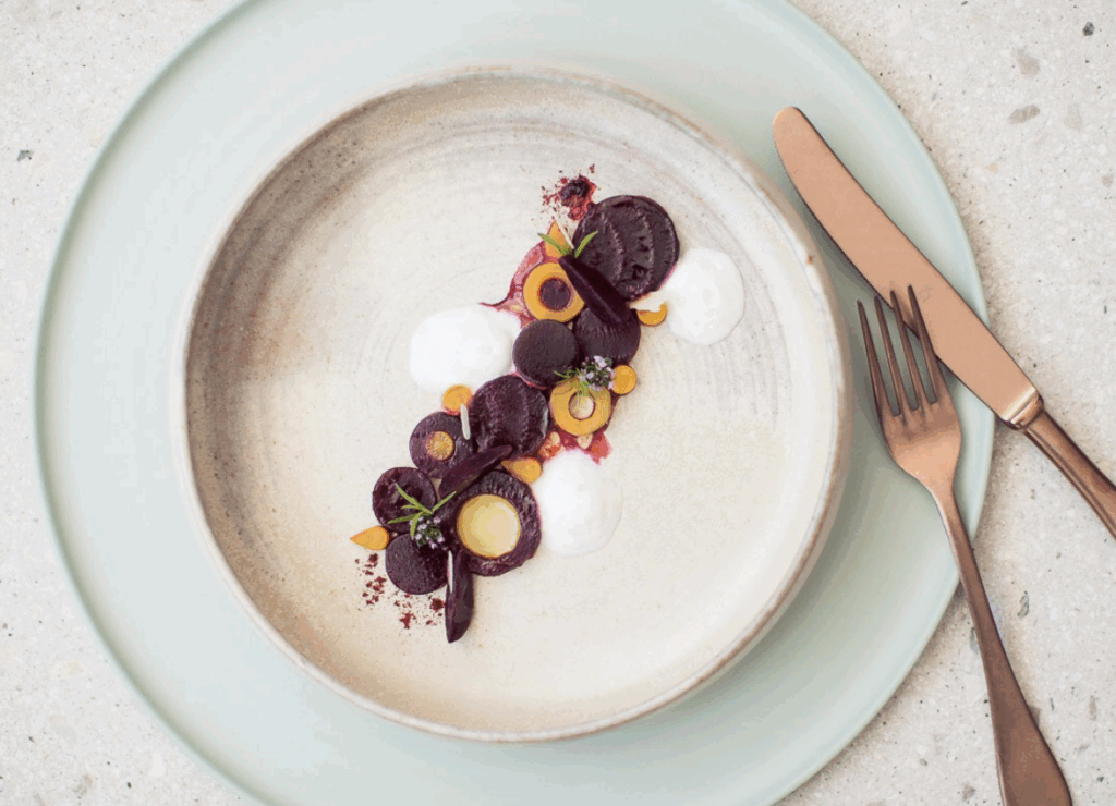 Rape, cialda di cumino e schiuma di formaggio di capra