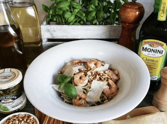 Spaghetti z pesto i krewetkami