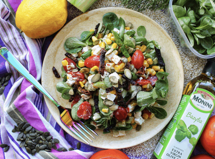 Sałatka z pomidorowo-bazyliowym winegretem