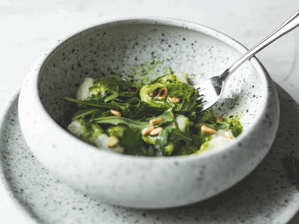 Gnocchi di Patate z pesto na bazie oliwy extra vergine GranFruttato, rukoli i prażonych orzeszków pinii