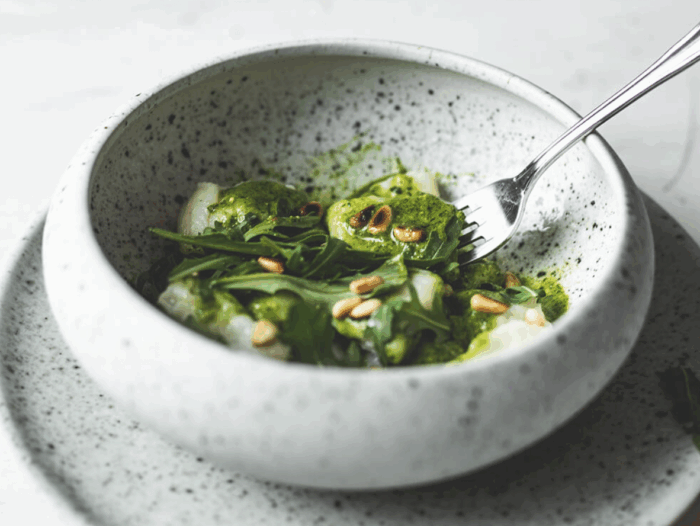 Gnocchi di Patate z pesto na bazie oliwy extra vergine GranFruttato, rukoli i prażonych orzeszków pinii