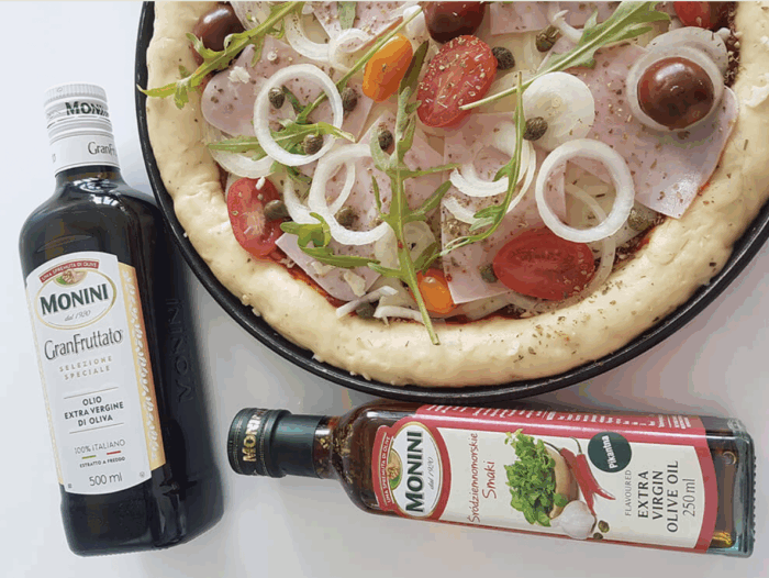 Pizza z pikantnym ciastem