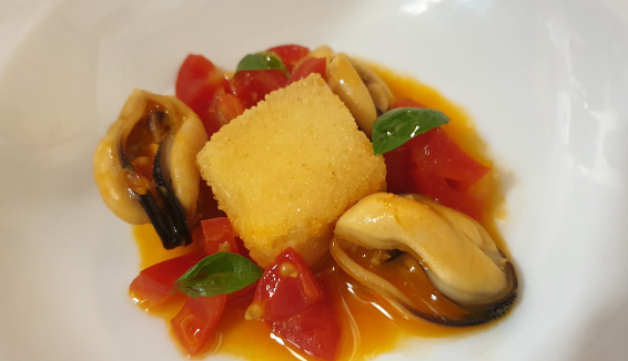 Tuma fritta e zuppa di cozze