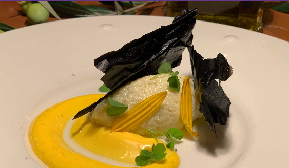 Baccalà mantecato salsa aioli e cialda croccante di riso al cacao