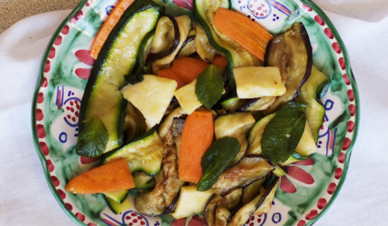 Verdure alla griglia al profumo di menta e scamorza