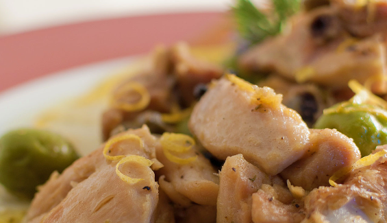 Spezzatino di pollo al limone e olive