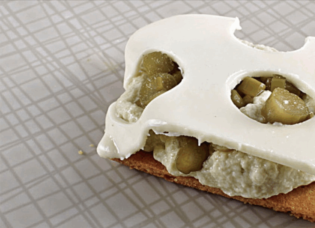 Cioccolato bianco, asparagi e biscotto all’olio evo