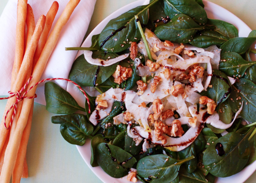 Insalata con spinaci novelli, finocchi e noci