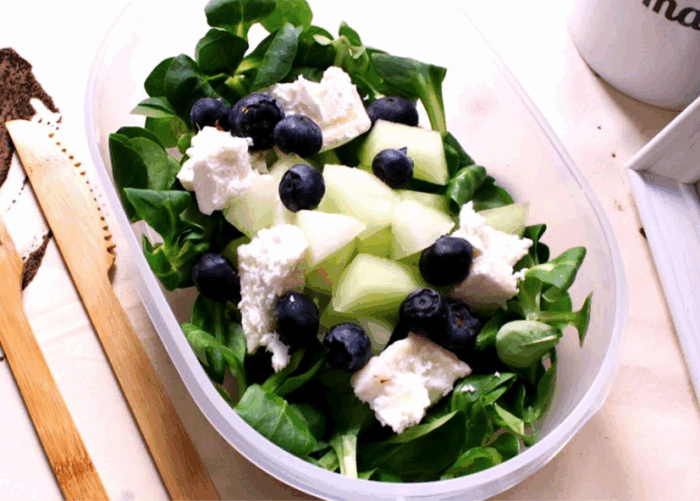 Chèvre, melone, mirtilli, spinaci novelli, finocchio