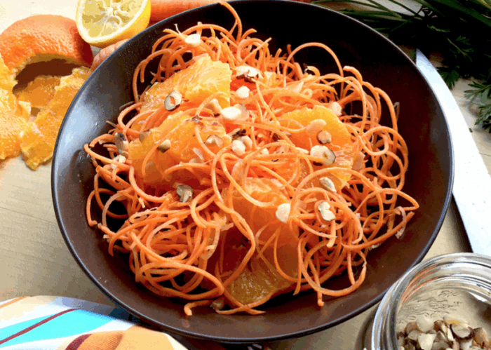 Insalata di carote, arancia e nocciole