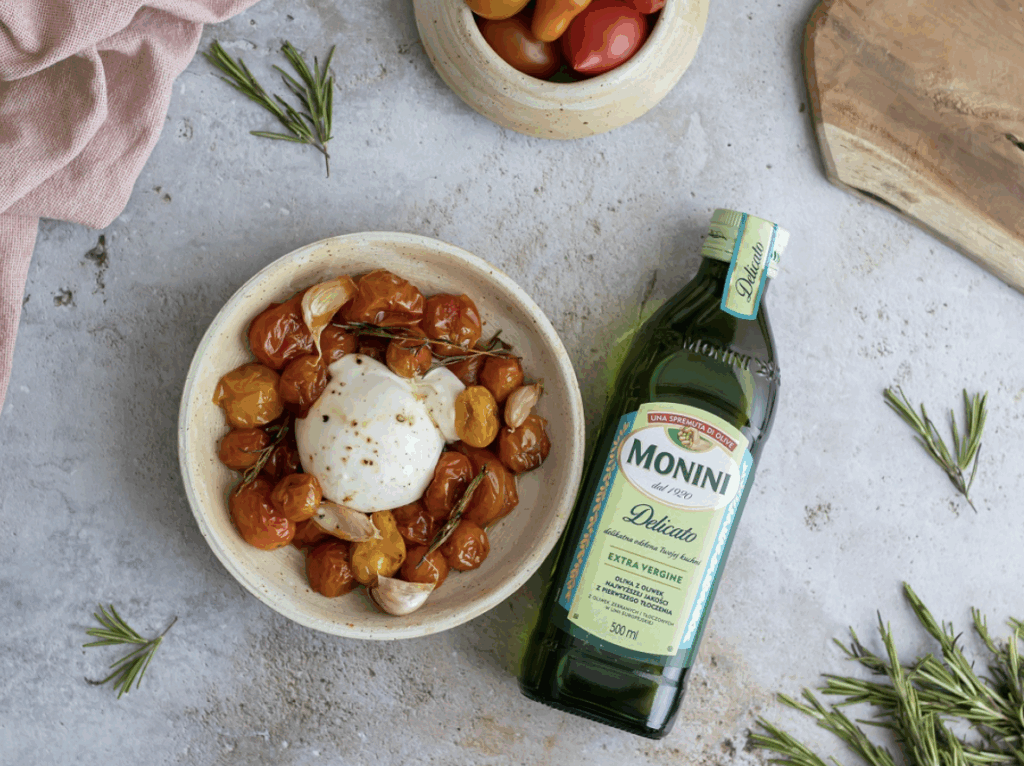 Burrata z pieczonymi pomidorkami i oliwa