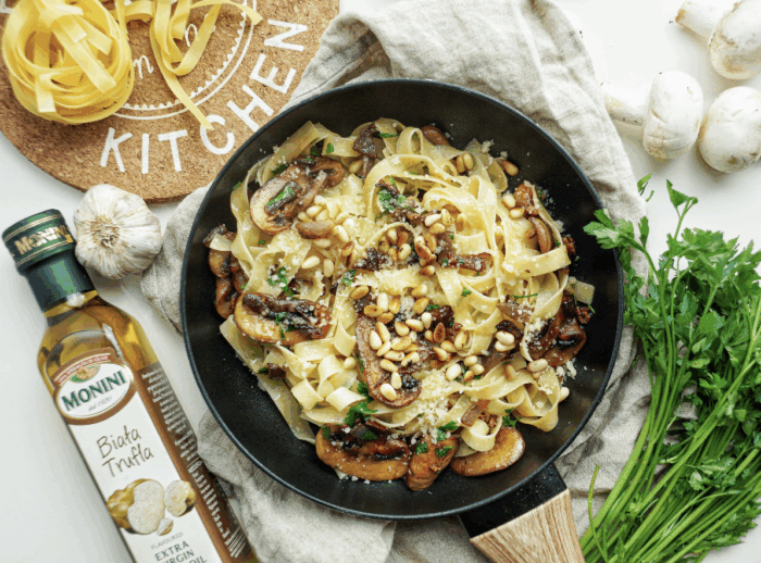 Makaron z pieczarkami i oliwą truflową