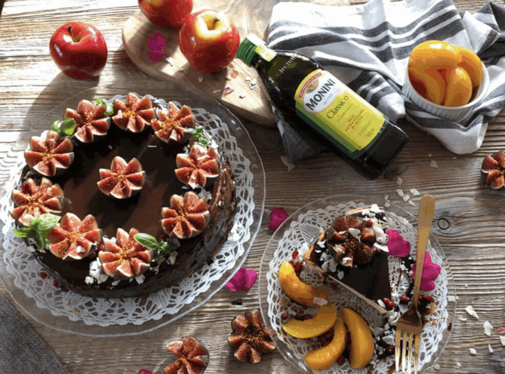 Puszysty sernik z polewą czekoladową i figami