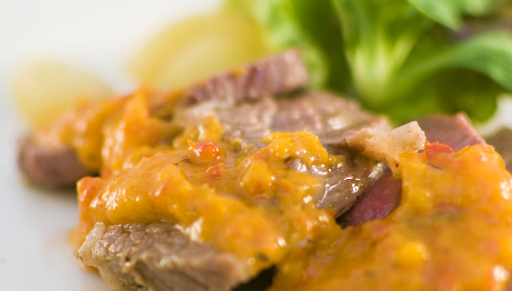 Bollito freddo alla salsa di peperoni
