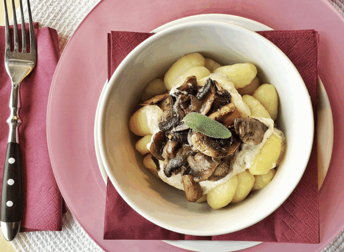 Gnocchi con funghi e ricotta