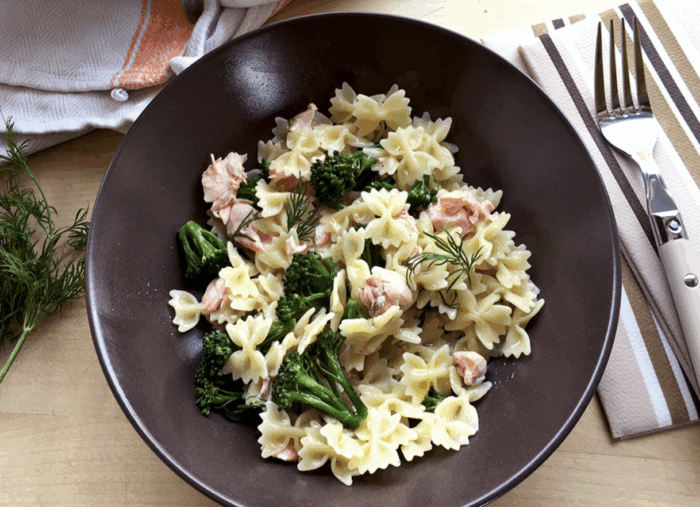 Farfalline con salmone e broccoli