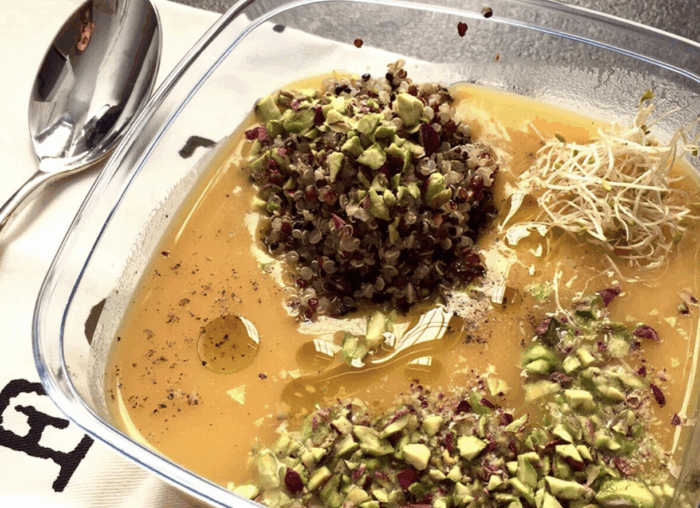 Vellutata di zucca con quinoa mista e pistacchi