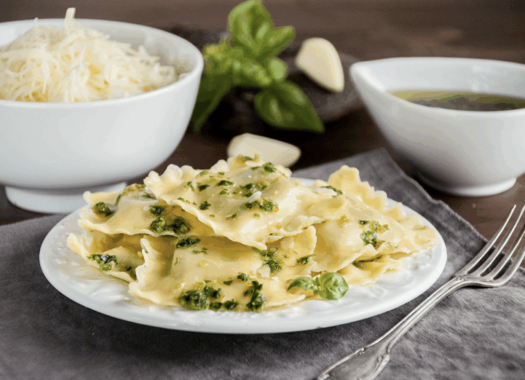 Ravioli agli asparagi e ricotta