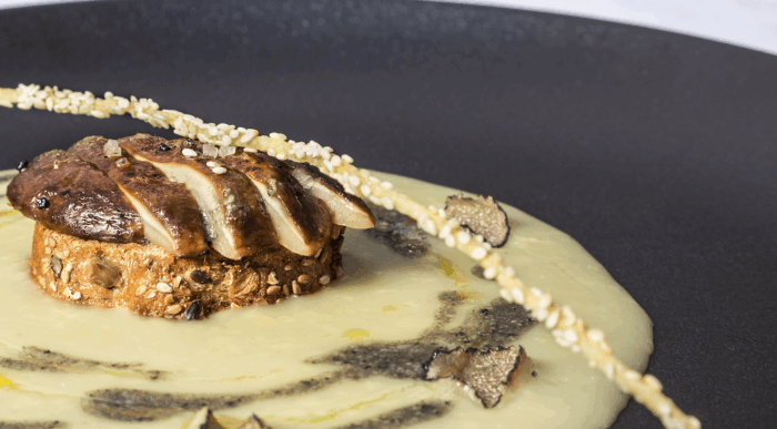 Crema di patate rosse di colfiorito con cappelle di porcini grigliate