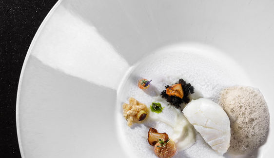 Baccalà con crema di trippa e cedro, gusti di terra e schiuma alla birra