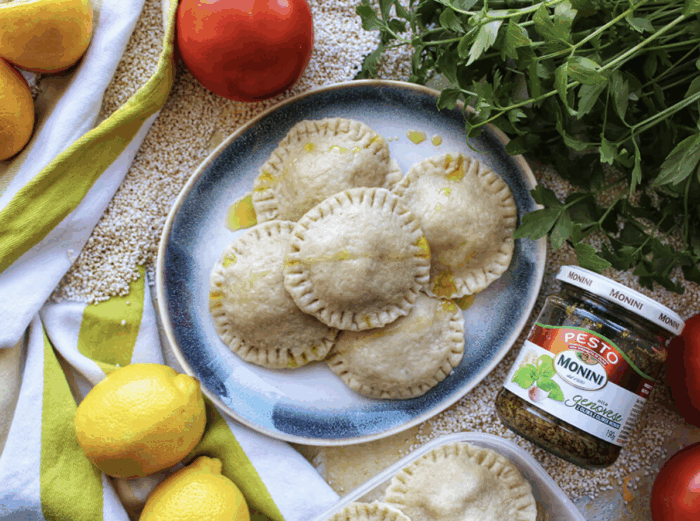 Pierożki ziemniaczane z pesto i serem feta