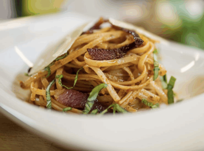 Linguine z boczkiem i pesto rosso monini