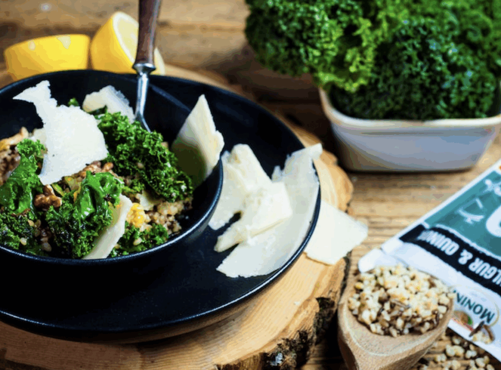 Sałatka z jarmużem i rice and more 90sek. Bulgur i quinoa