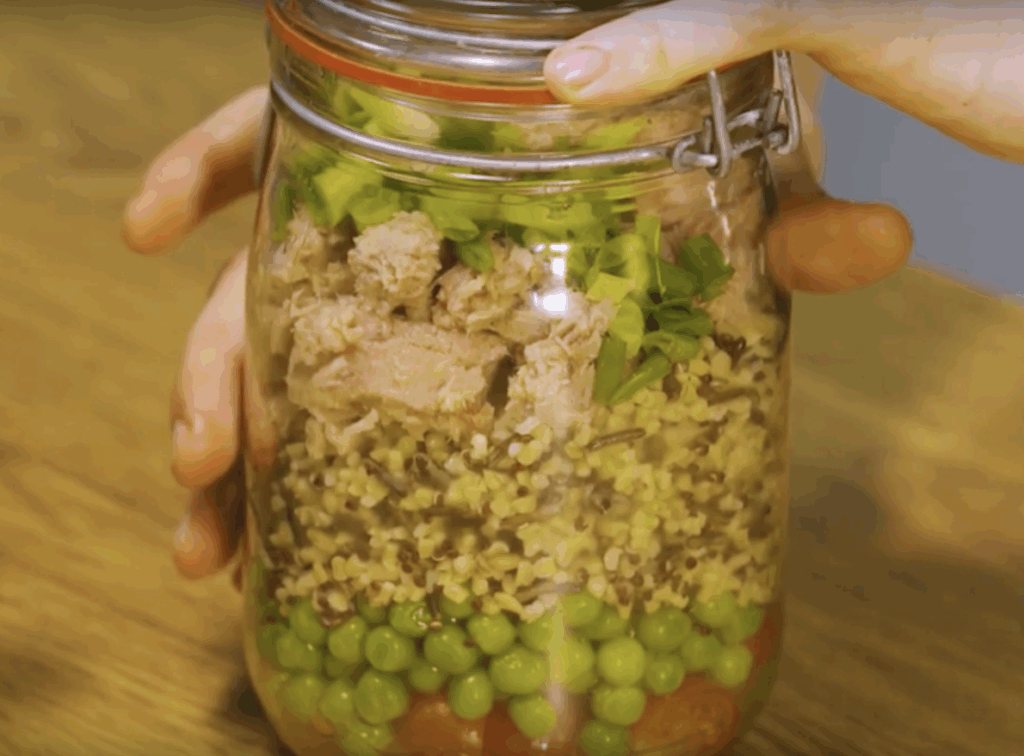 Sałatka z tuńczykiem i rice and more 90sek. bulgur i quinoa