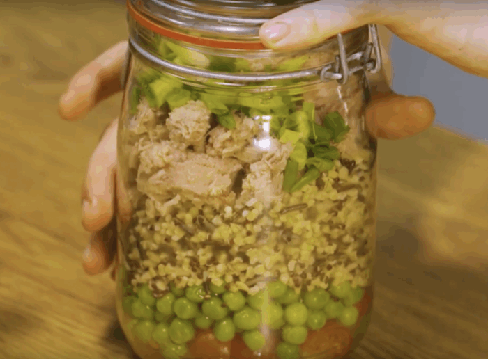 Sałatka z tuńczykiem i rice and more 90sek. bulgur i quinoa