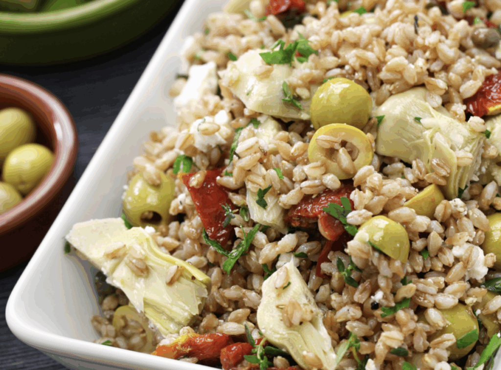 Koude spelt en artisjoksalade