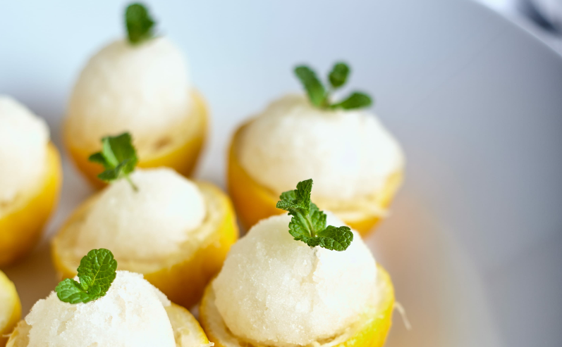 Gesalzenes zitronen- und minzesorbet