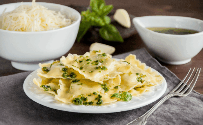 Ravioli agli asparagi e ricotta