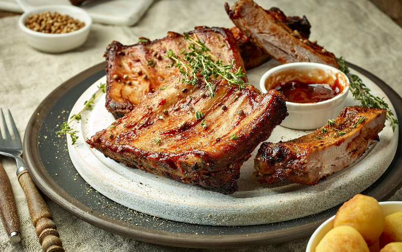 Свиные ребрышки с яблочным соусом