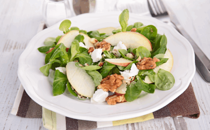 Sallad med fikon, valnötter och äpple