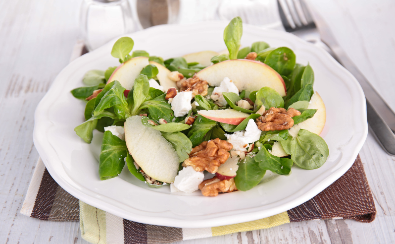 Sallad med fikon, valnötter och äpple