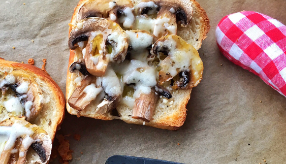 Кростини с грибами