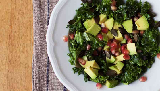 Salata od kelja, avokada i nara