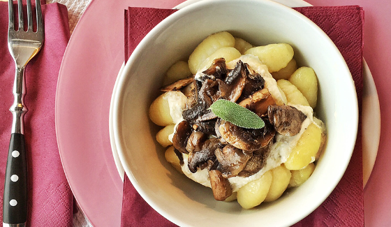 Ньокки с грибами и сыром рикотта