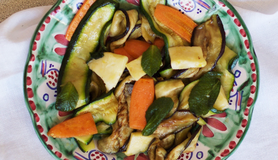 Овощи гриль с сыром скаморца и мятой