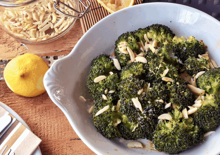 Запеченые соцветия брокколи с лимоном